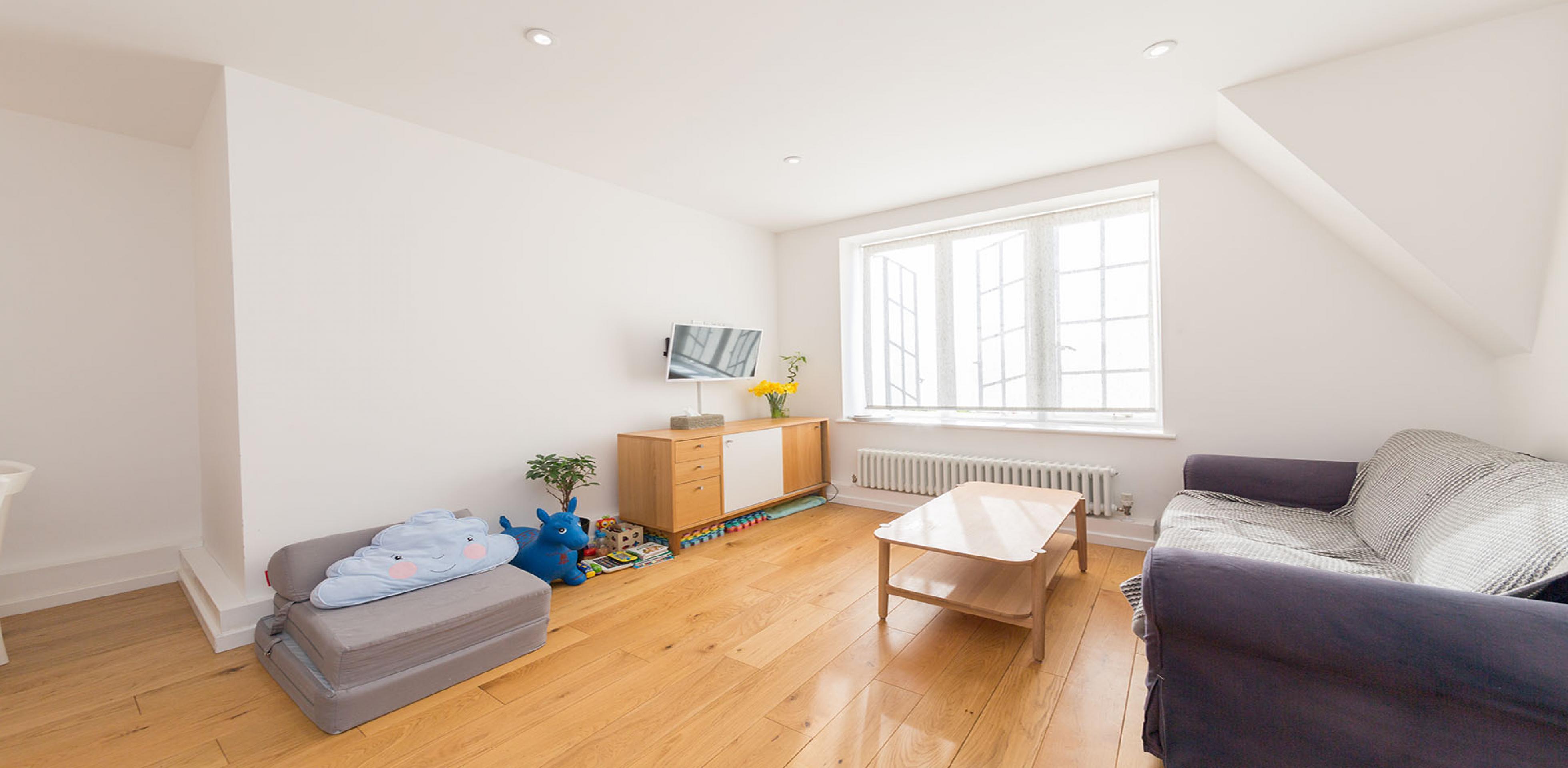 			HEATING and HOT WATER INCLUDED, 2 Bedroom, 1 bath, 1 reception Flat			 Mortimer Crescent , KILBURN PARK / MAIDA VALE NW6